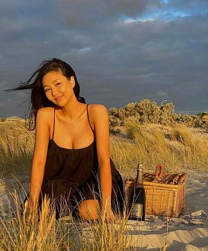 Сара и Мика, Брюнетки - фото